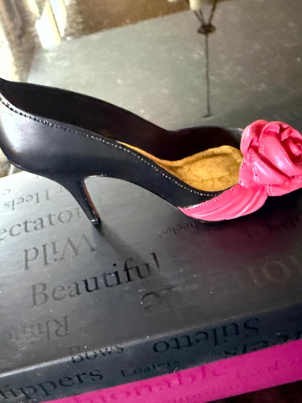 Just the Right Shoe La Rosa 25322 Black Heel Pink Rose Figurine Box